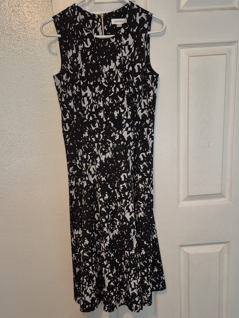 Calvin Klein Black & White Patterned Sleeveless Dress